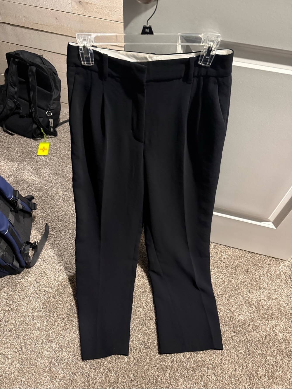 Women's aritzia the effortless pants size 6 Black workwear dress pants